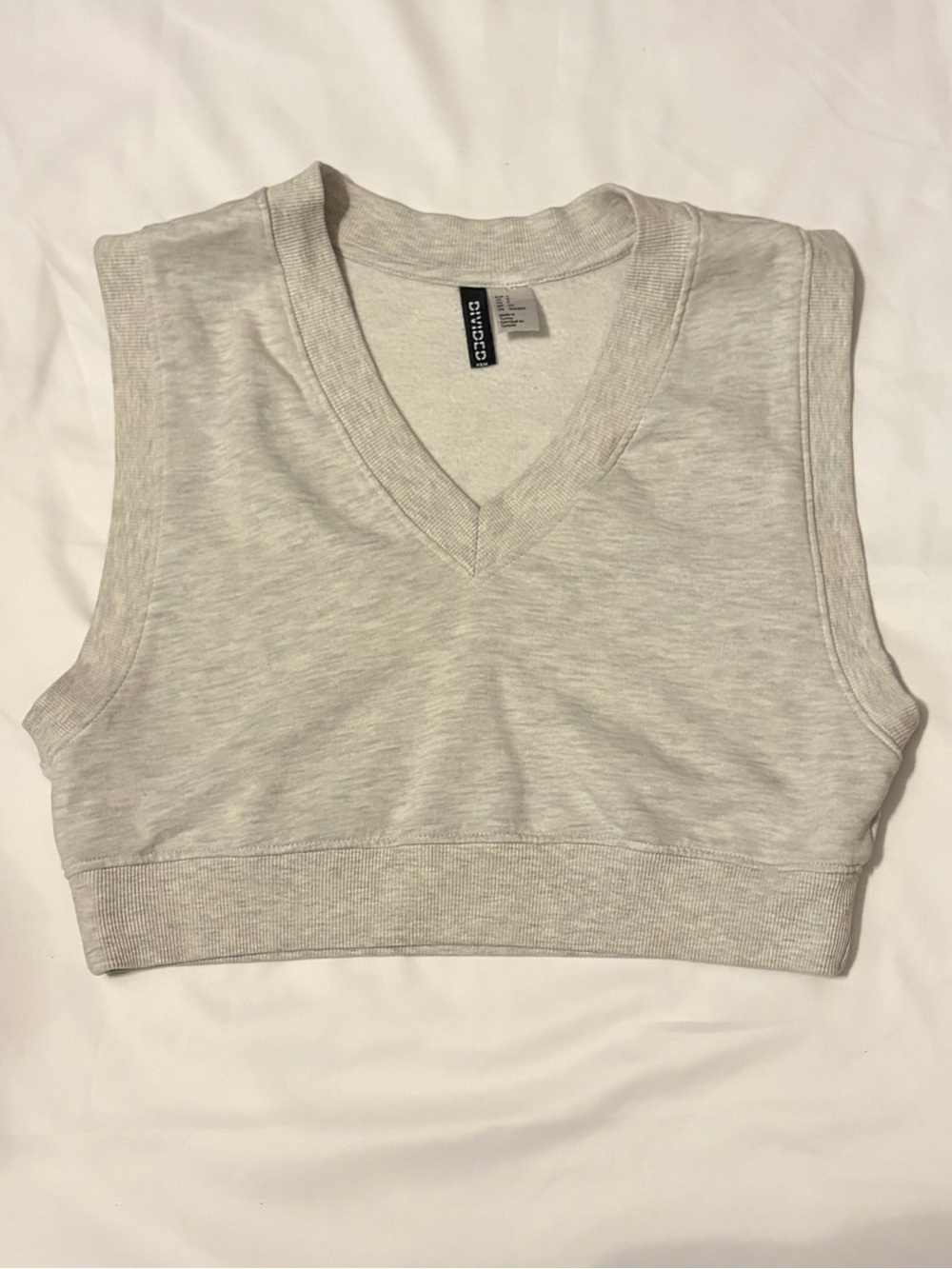 Divided H&M Light Gray V-Neck Cropped Sweater Tank